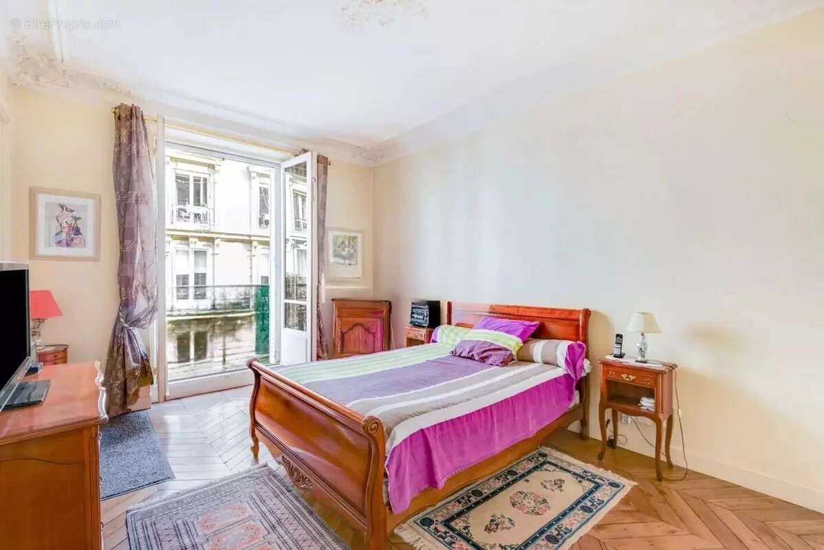 Appartement à PARIS-8E