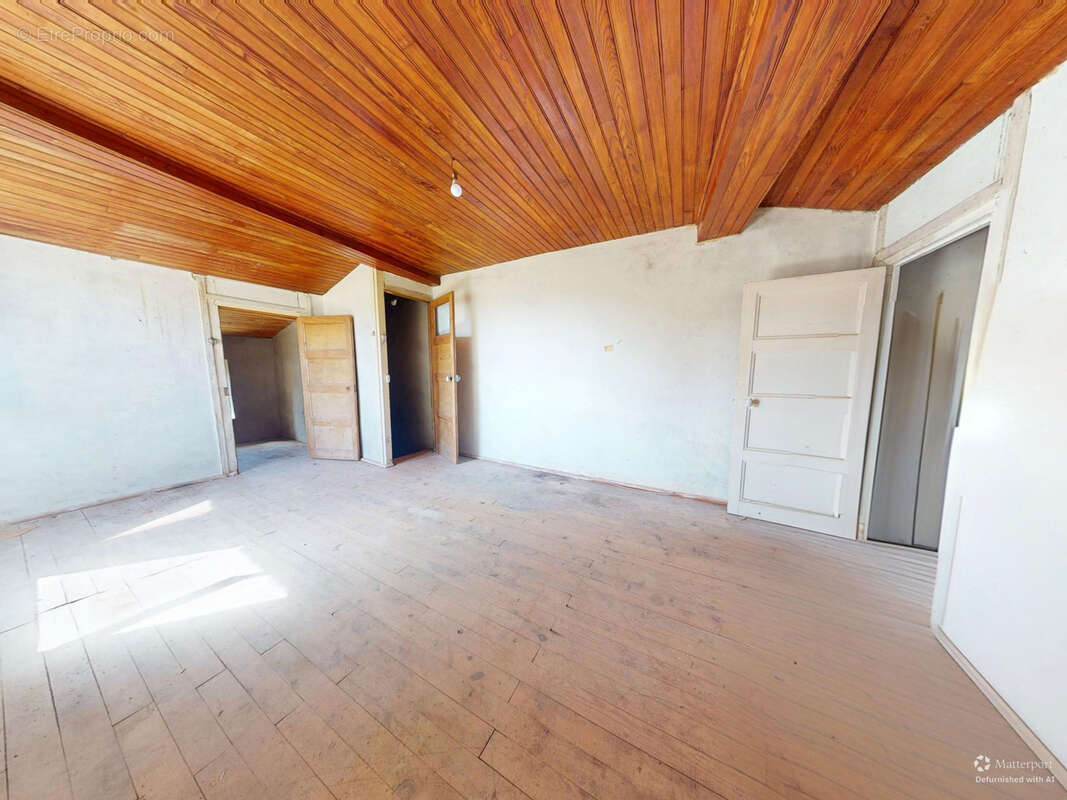 Maison avec grange et exterieur, a renover - photo 3