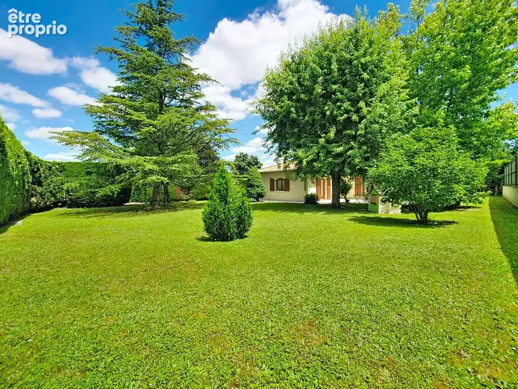 Maison - 4 Chambres - Double garage - Jardin - Piscine - Pool house - Terrasse couverte - photo 5