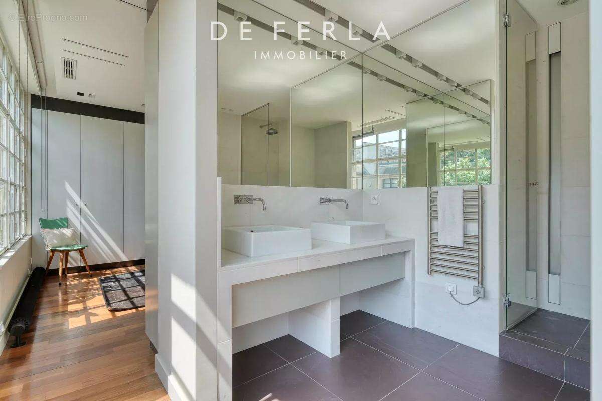 Appartement à PARIS-8E