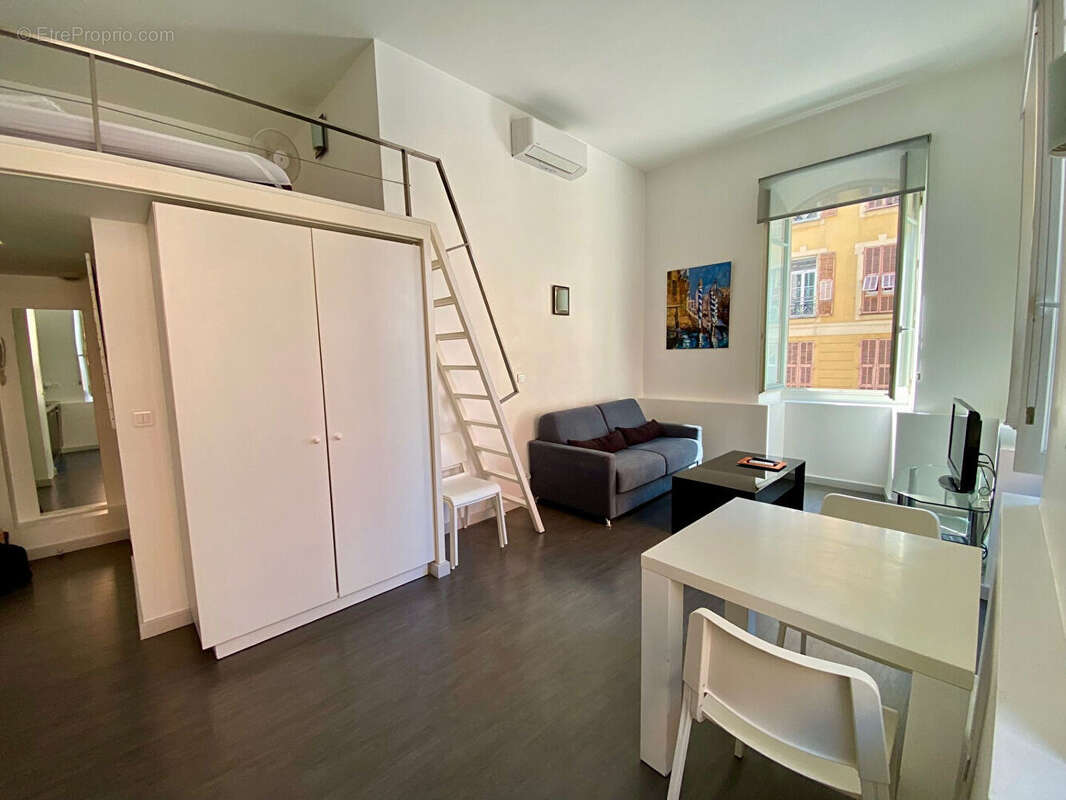 Nice Carré D'Or 1 pièce 22.62 m2 + 9.45m² Mezzanine vue place Massena - photo 3