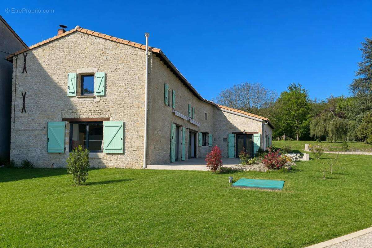 Magnifique maison rénovée à Coulonges-sur-l'Autize - photo 2