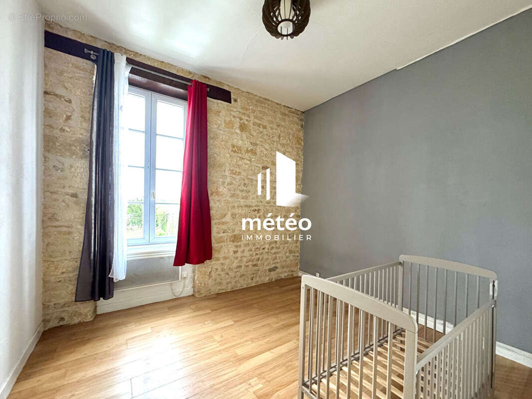 Appartement à LES MAGNILS-REIGNIERS