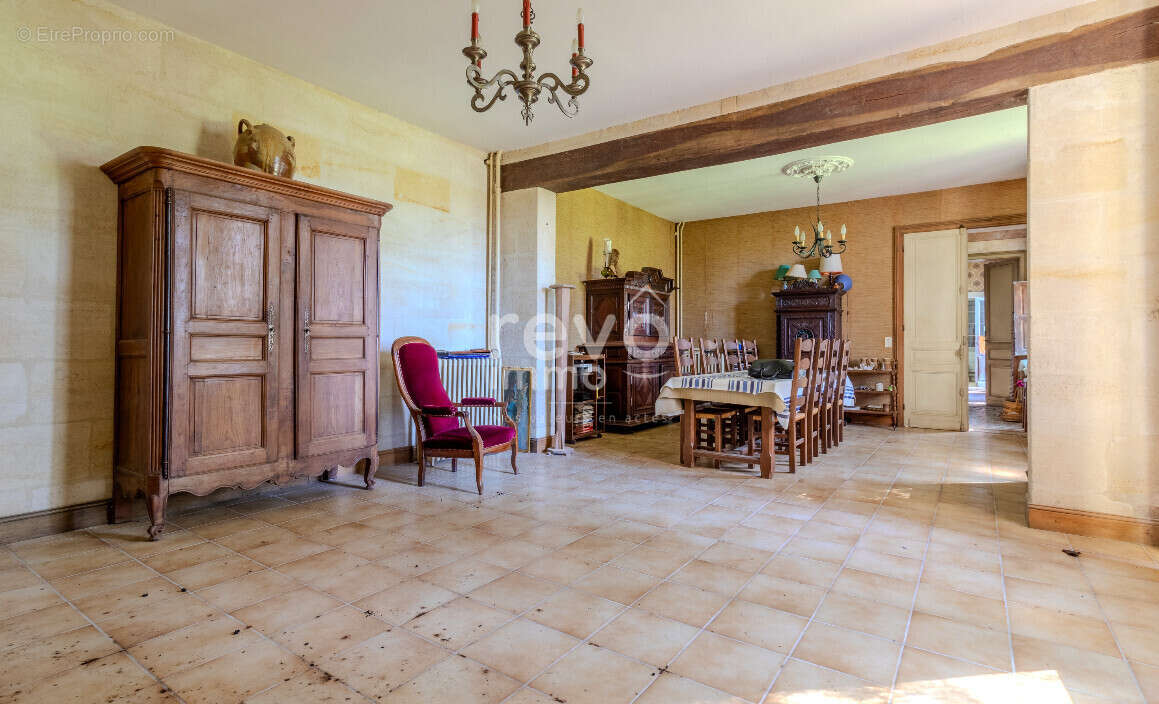 Demeure de caractère du 19ème siècle  325 m²  Fort potentiel - photo 6