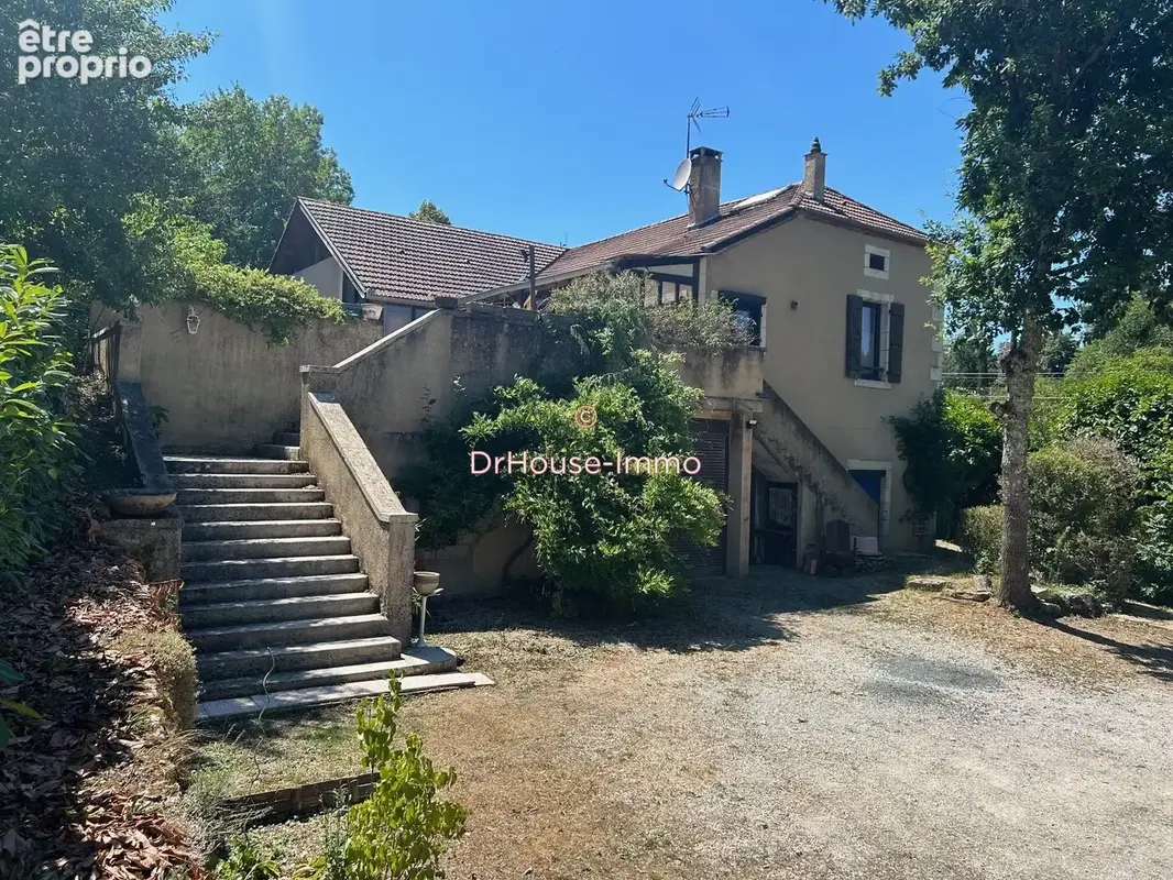 Maison 232 m² à Luzech  - photo 2