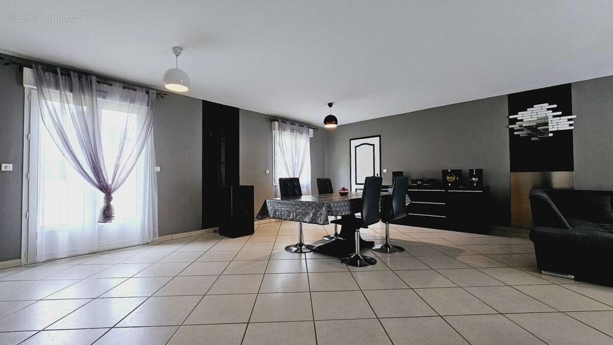 Maison à MEHUN-SUR-YEVRE