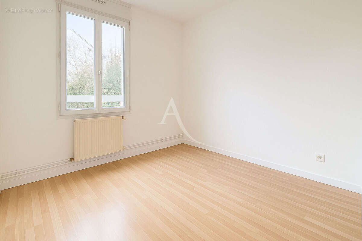 Maison à SAINT-THIBAULT-DES-VIGNES