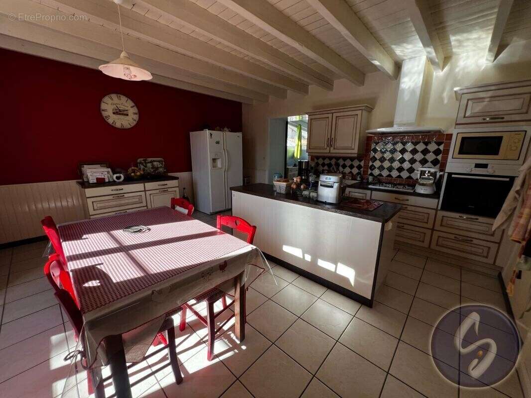 Maison à AZAY-LE-BRULE