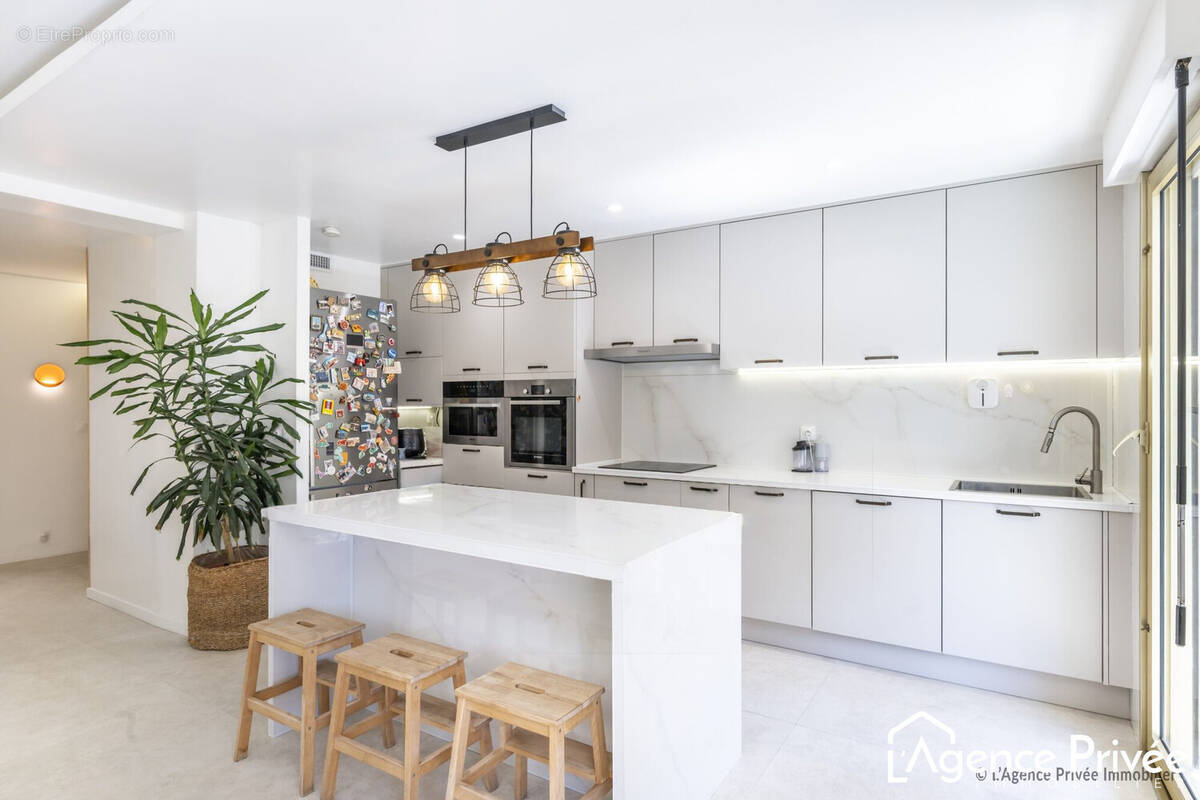 Appartement à SAINT-LAURENT-DU-VAR
