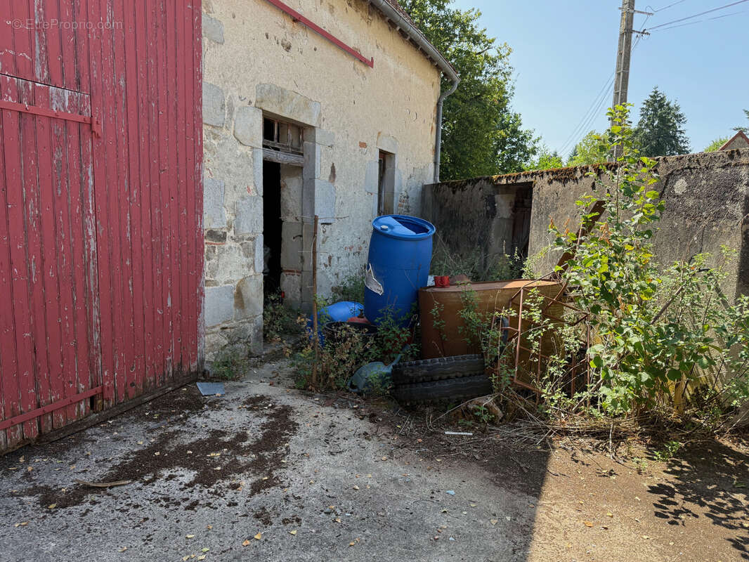 Auv 1227 : Maison de bourg à rénover, jardin, garages et grange - photo 106