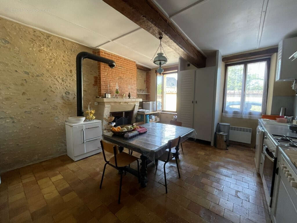 Maison à BEAUMONT-LES-AUTELS