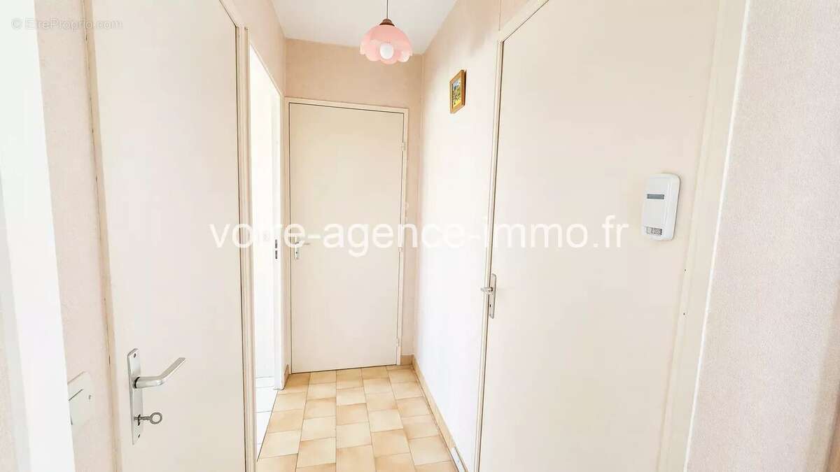 Appartement à SAINT-LAURENT-DU-VAR