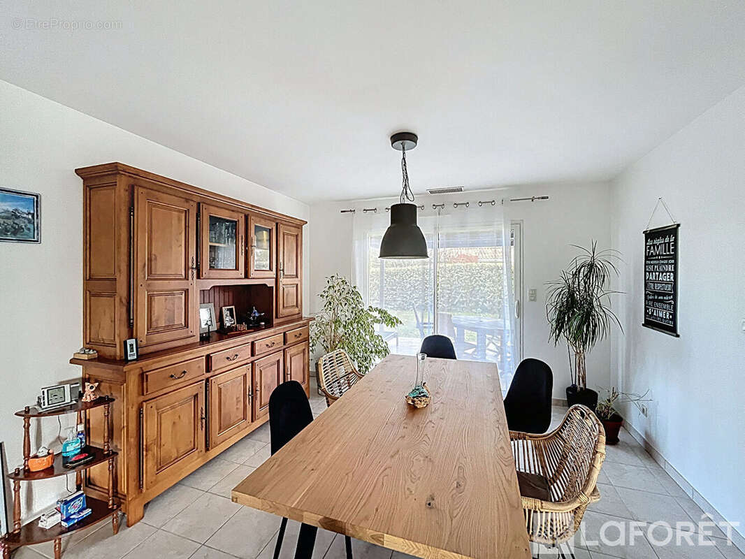 Maison à AMBARES-ET-LAGRAVE