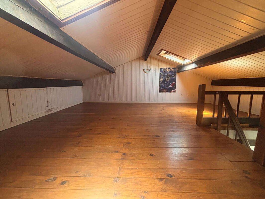 A vendre - type 3 bis avec exterieur et 2 parkings - châteauneuf - photo 9