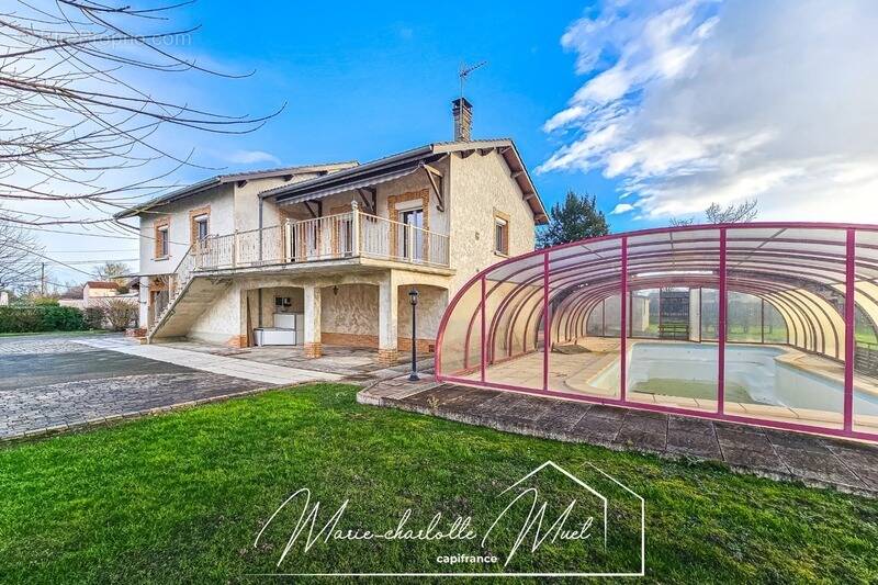 Maison à BAGE-LA-VILLE