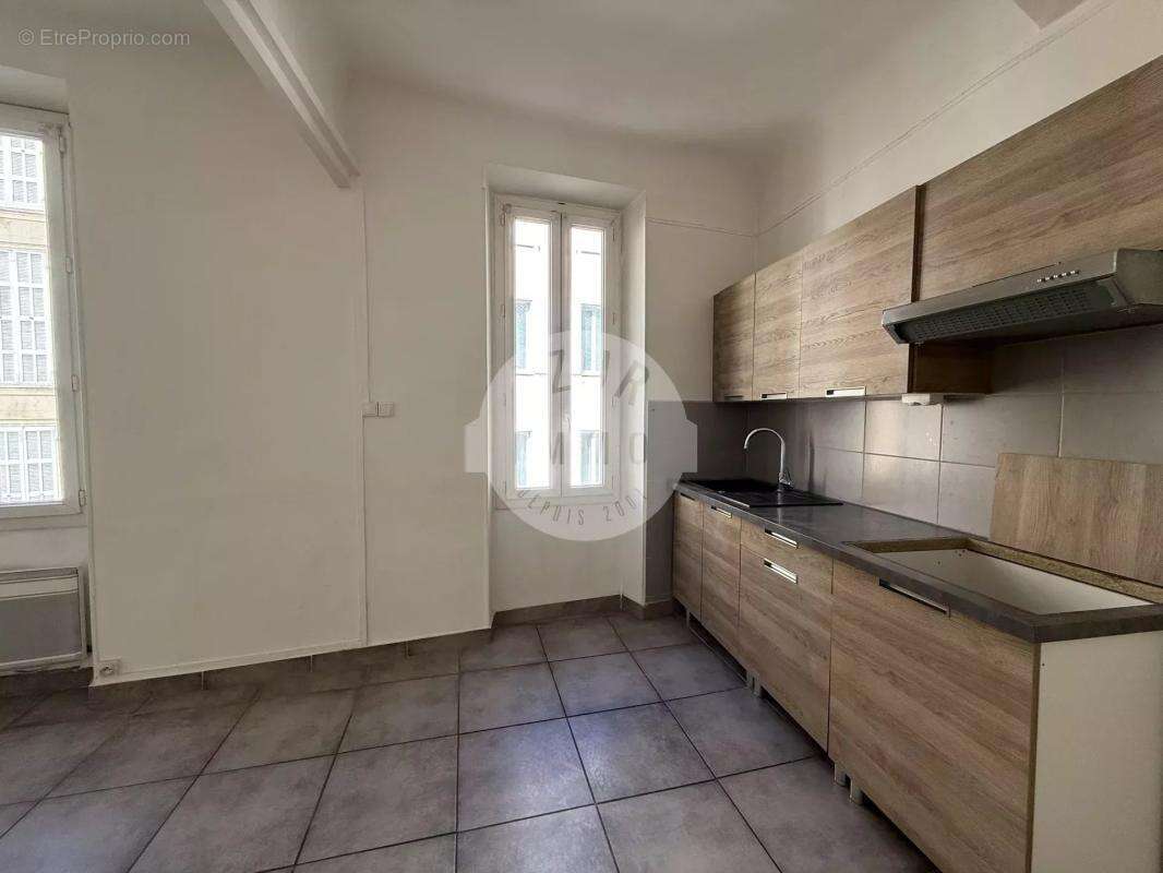 Appartement à ROQUEVAIRE