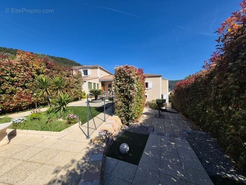 Maison à SOLLIES-VILLE