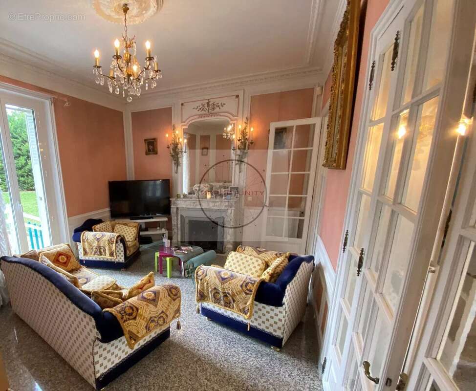 Propriete bourgeoise sur 1350 m² de terrain - photo 4