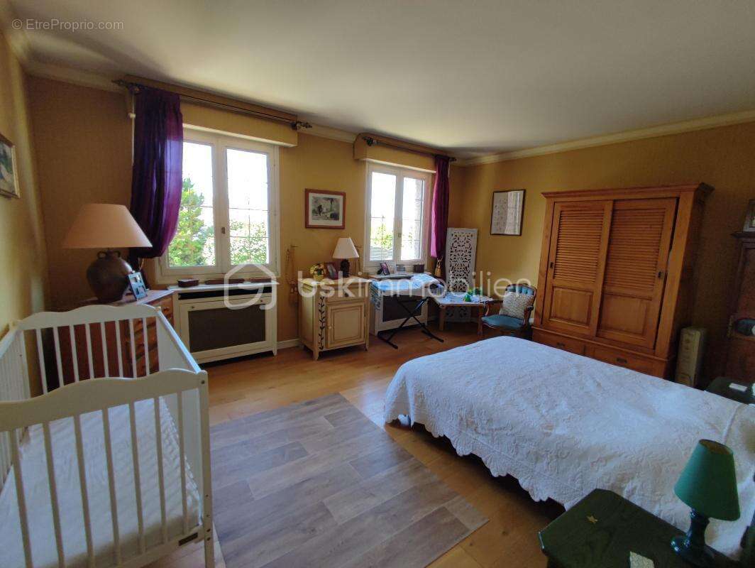 Pavillon sur sous-sol total de 234 m² sur 880 m² de jardin - photo 11