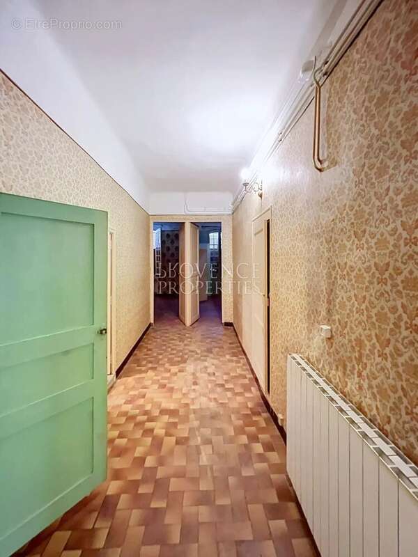 Appartement à COTIGNAC