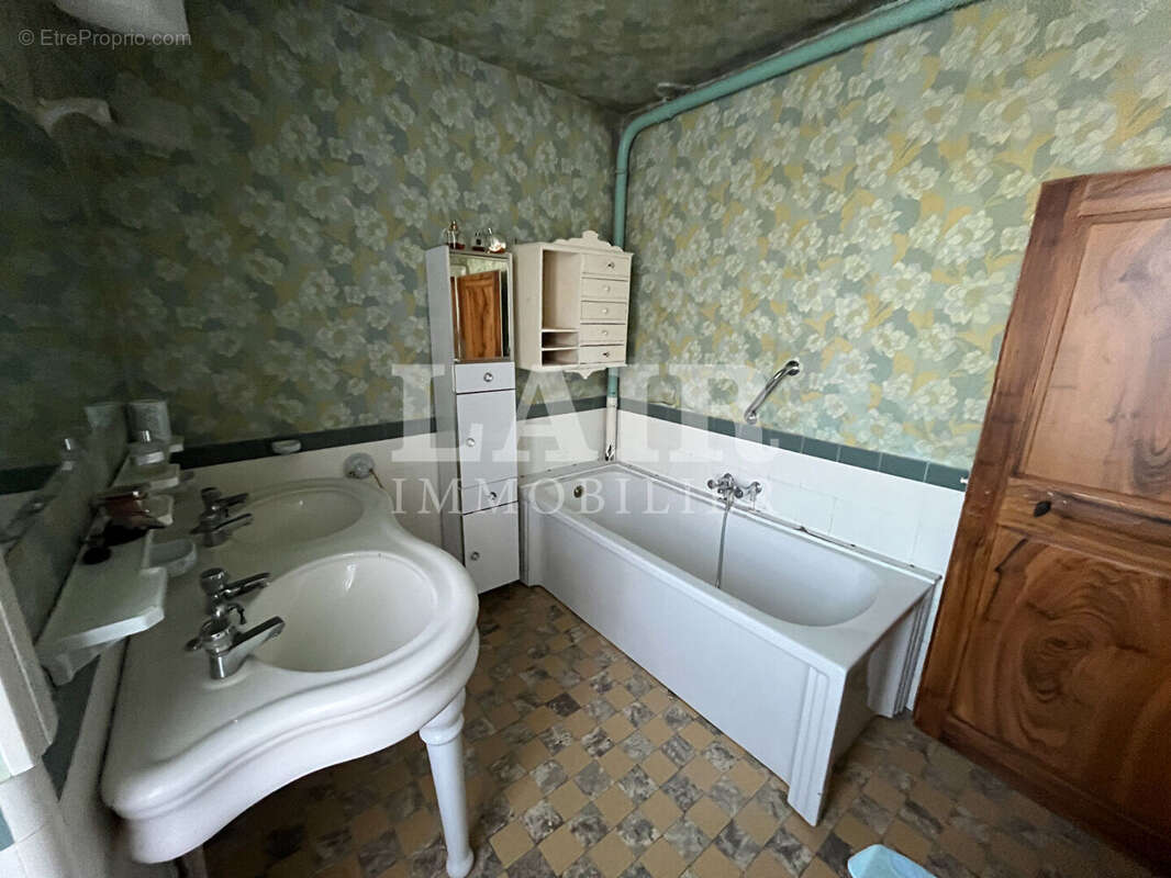 Maison à LE MELE-SUR-SARTHE