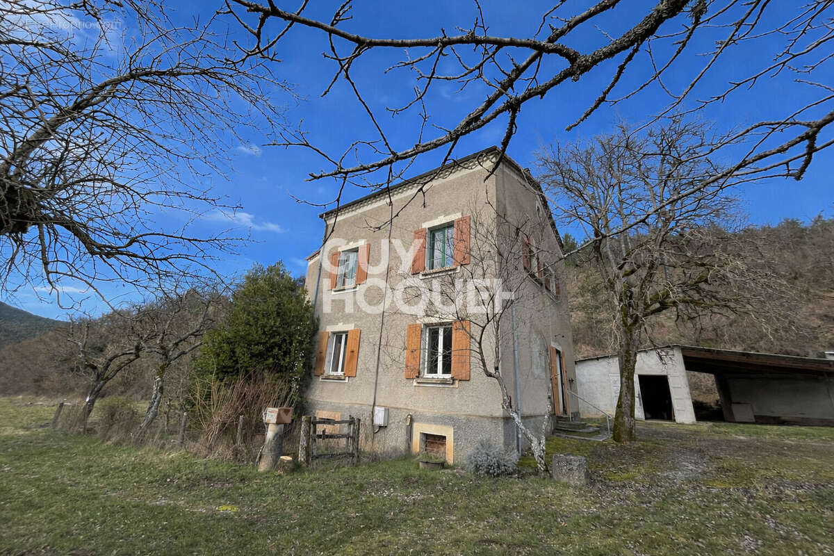 Maison à EYGLUY-ESCOULIN