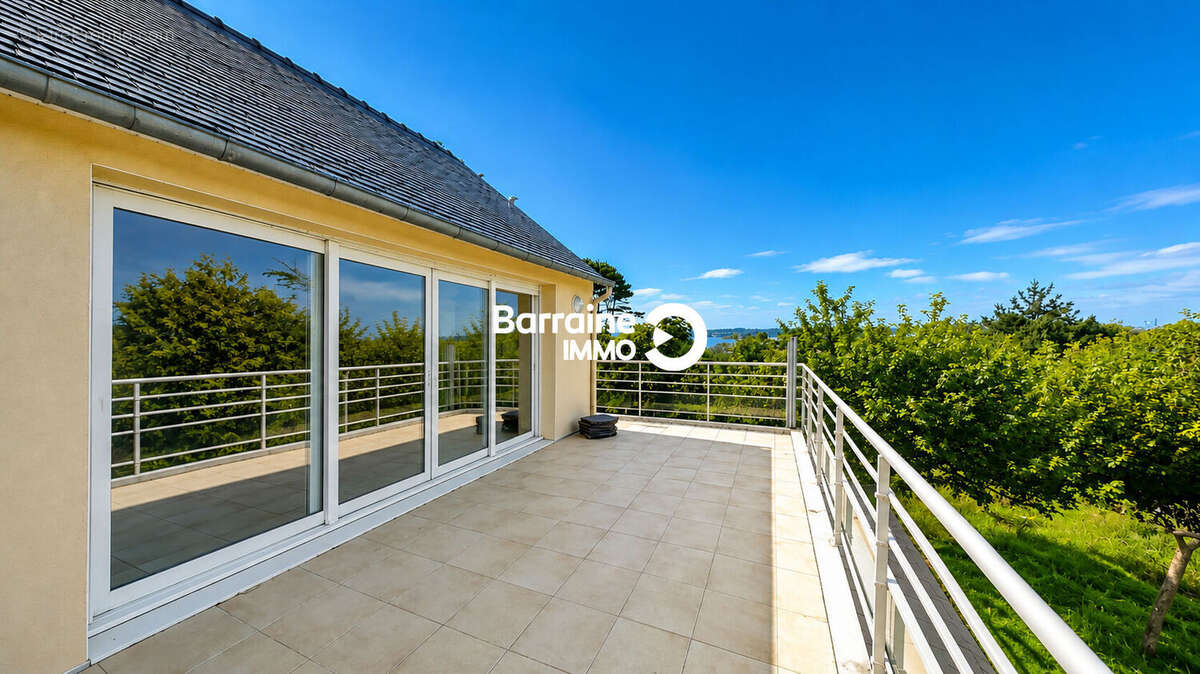 EXCLUSIVITE : Propriété de 164m² avec vue mer sur un terrain de 2 020 m² - photo 3