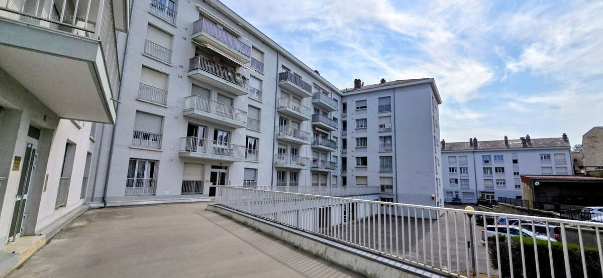 Appartement Gray 3 pièce(s) 86.35 m2 - photo 2