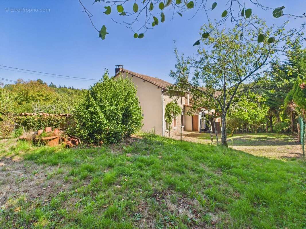 Maison à PIEGUT-PLUVIERS
