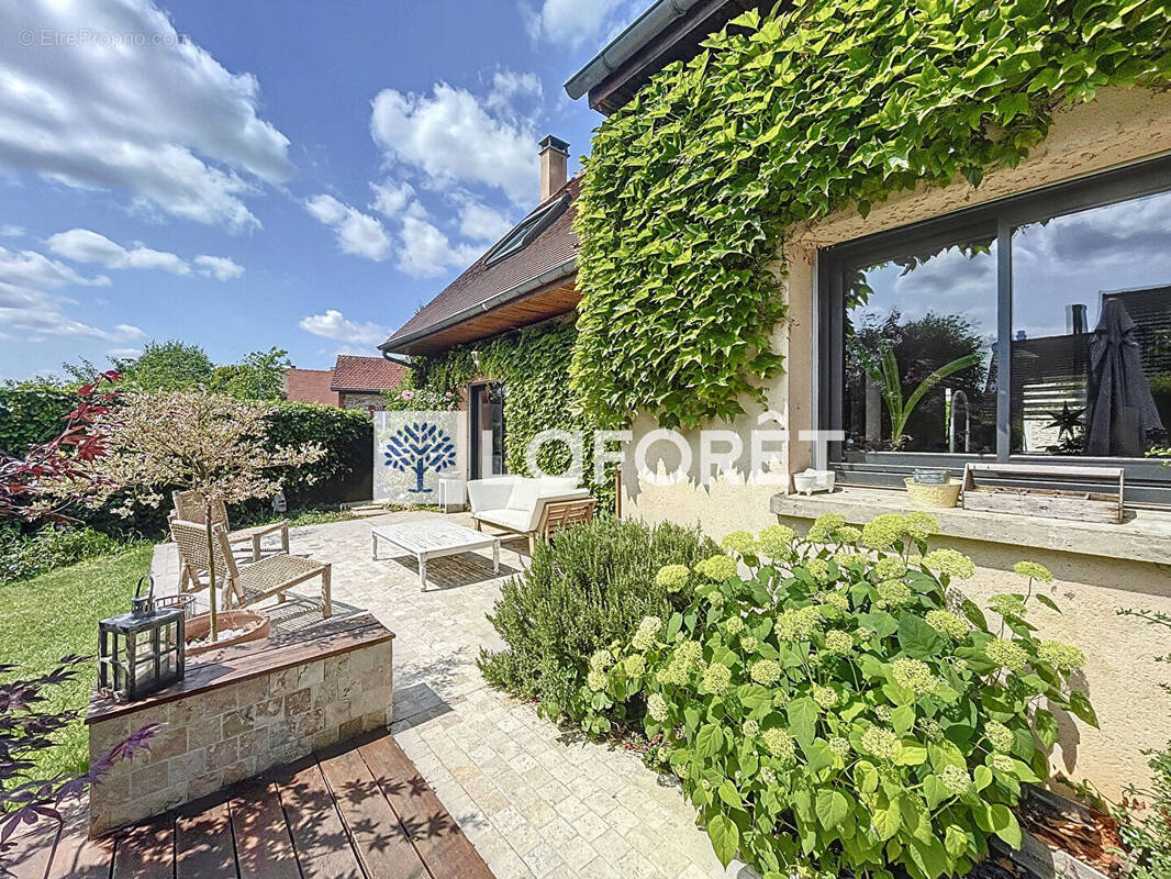 Maison à SAINT-NOM-LA-BRETECHE