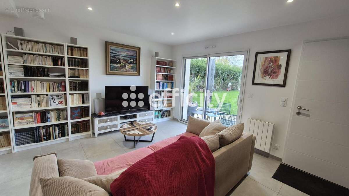 Maison 100 m² à Maisons  - photo 4