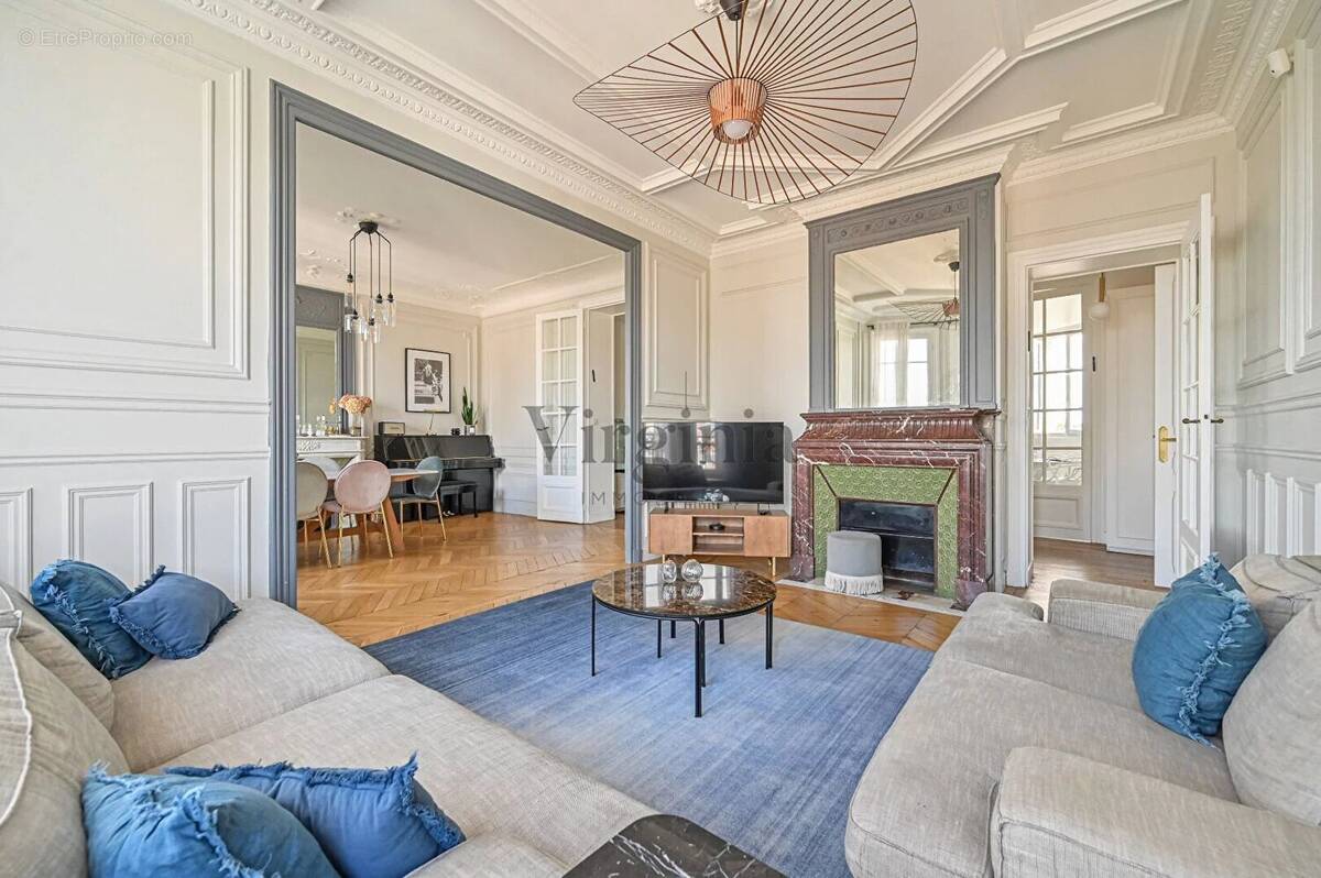 Appartement à CHARENTON-LE-PONT