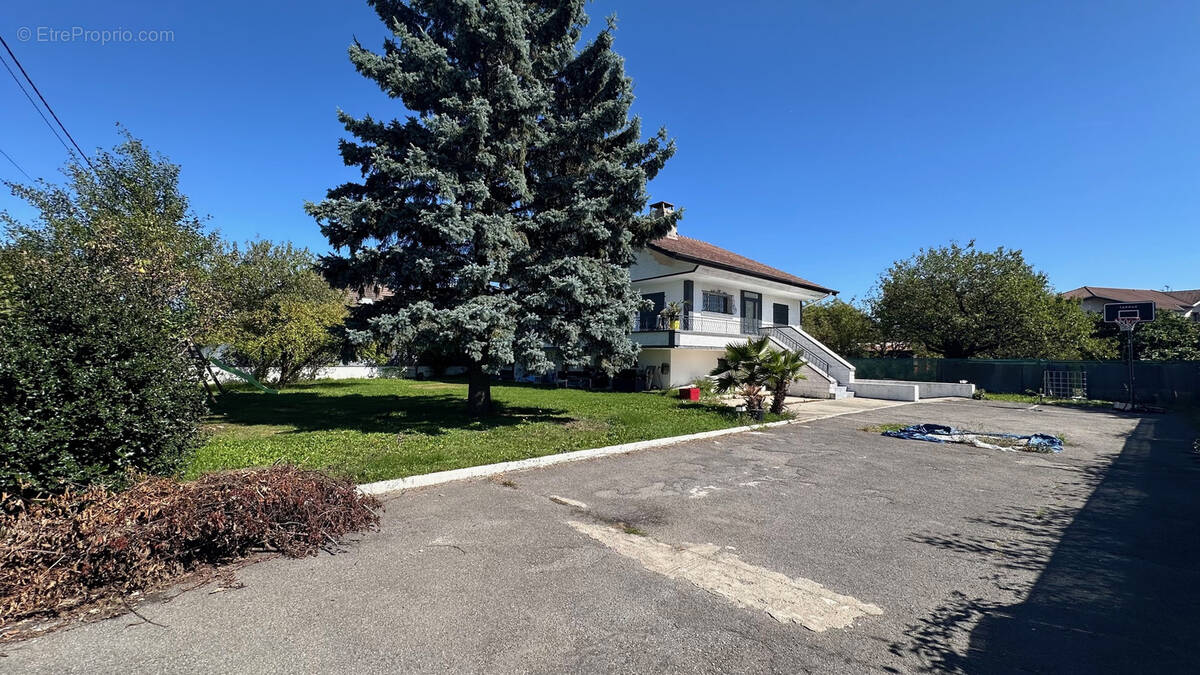 Maison à VETRAZ-MONTHOUX