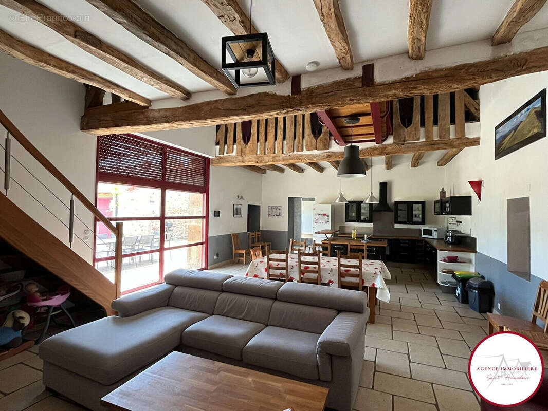 Maison à SAINT-PIERRE-LES-ETIEUX