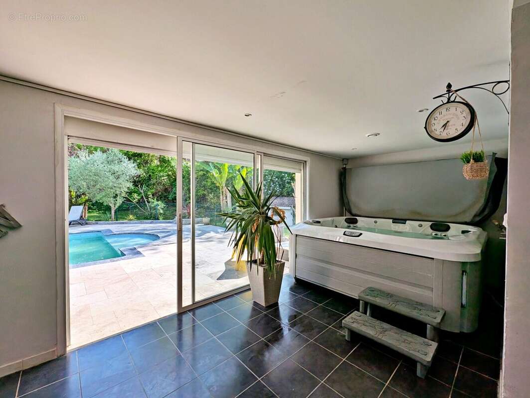 Maison à CHATEAUNEUF-SUR-ISERE