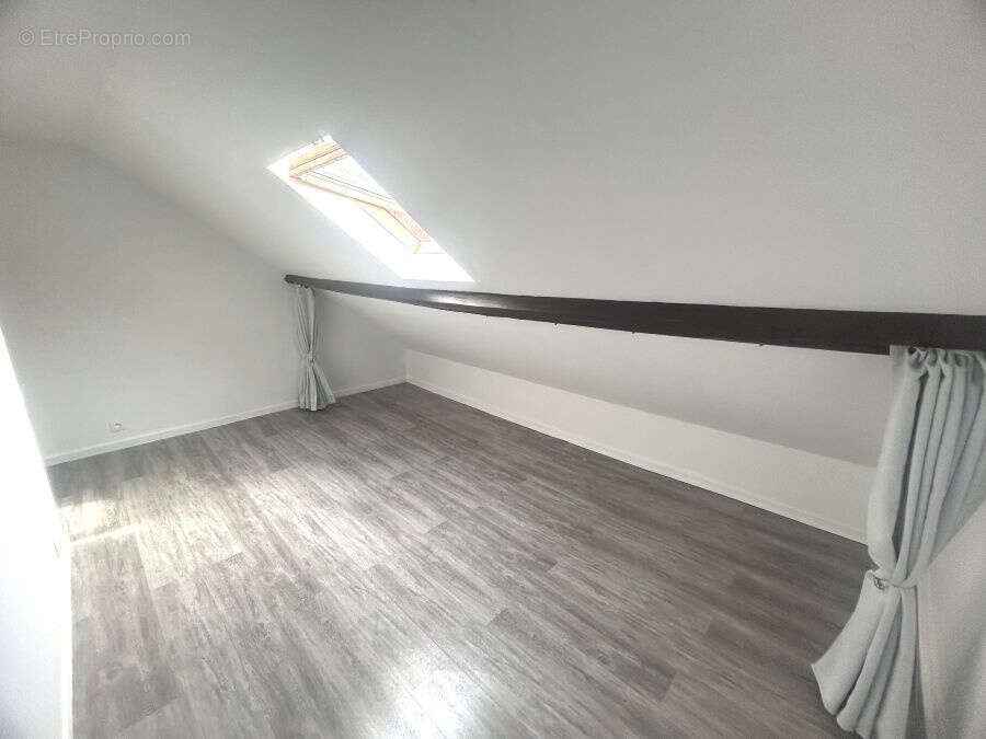 Située en centre ville, proche des commodités et de la gare, maison de 98,75m2 bâtie sur 218m2 . - photo 10