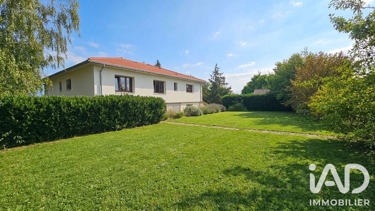 Maison 128 m² à Saint-Privat-La-Montagne  - photo 2