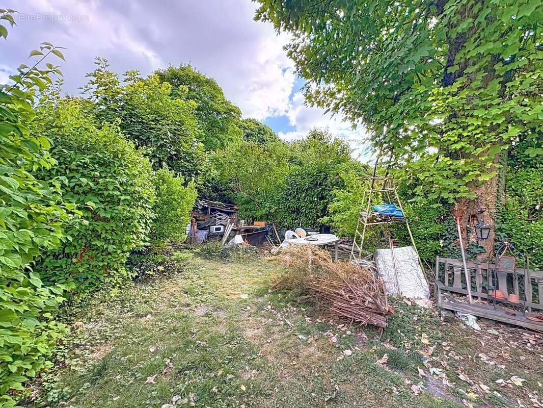 Terrain à L&#039;HAY-LES-ROSES