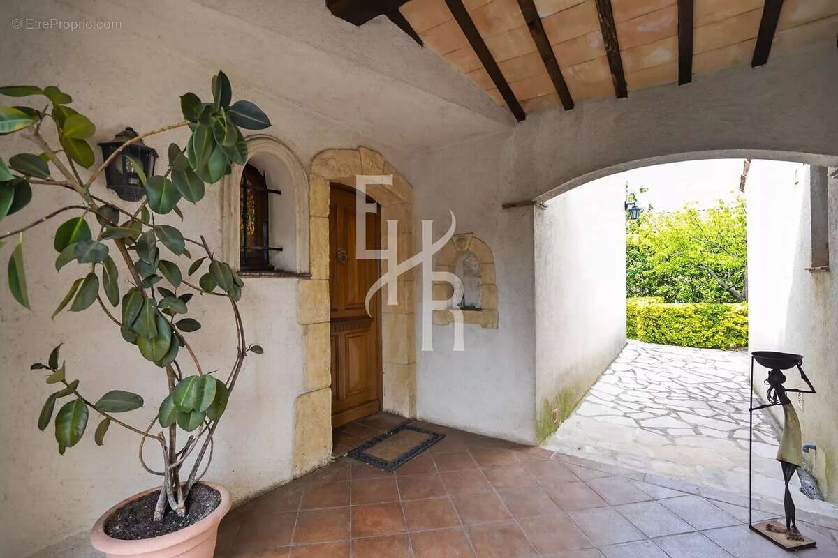 Maison à MOUGINS