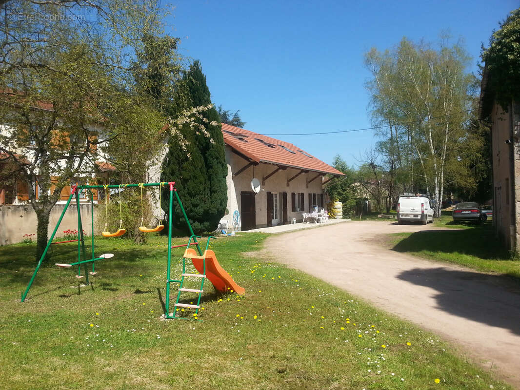 Maison de caractère avec grand terrain au cœur de Lapalisse - Actuellement louée - photo 6