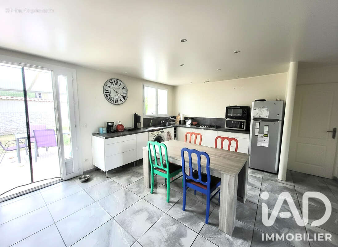 Maison 100 m² à Saint-Just-Saint-Rambert  - photo 3