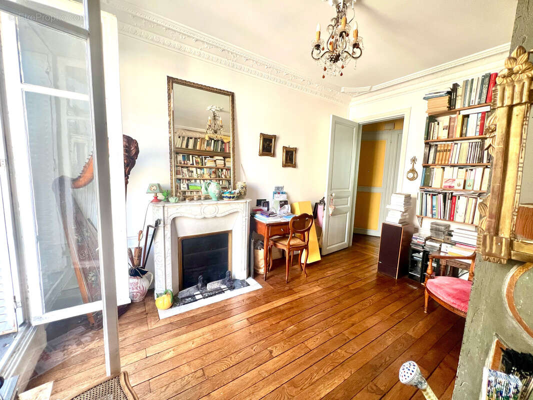 Appartement à PARIS-14E