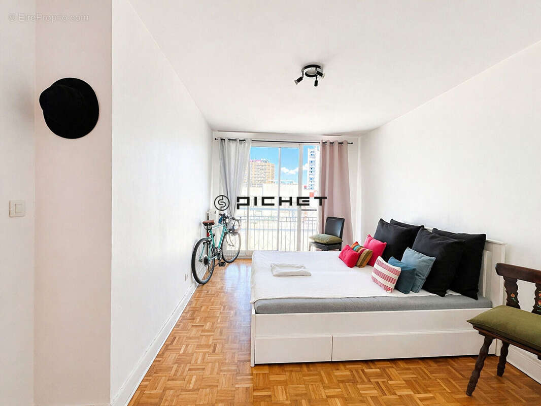 Appartement à MARSEILLE-1E
