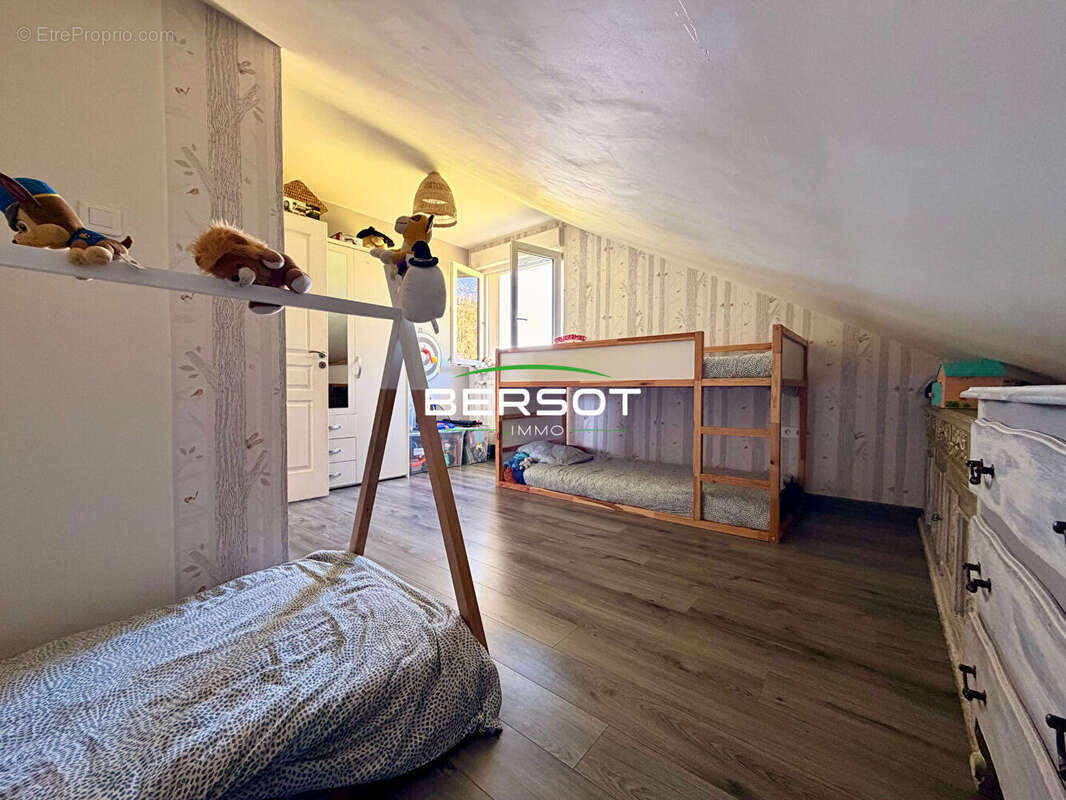 Maison familiale 230 m² à Oye-et-Pallet - photo 10