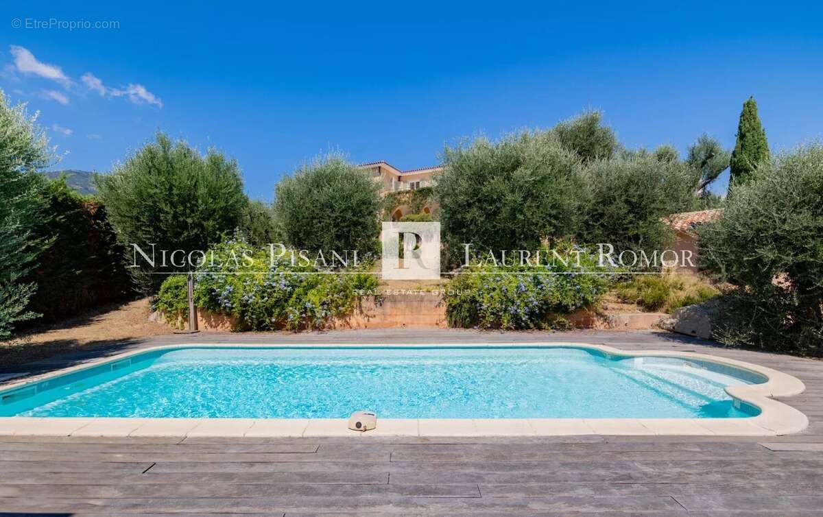 Splendide propriete a vendre a proximite de monaco - vue mer panoramique - terrain de 2 900 m² - piscine - calme - photo 5