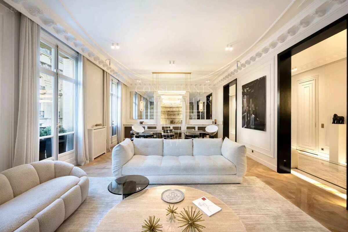 Appartement à PARIS-16E