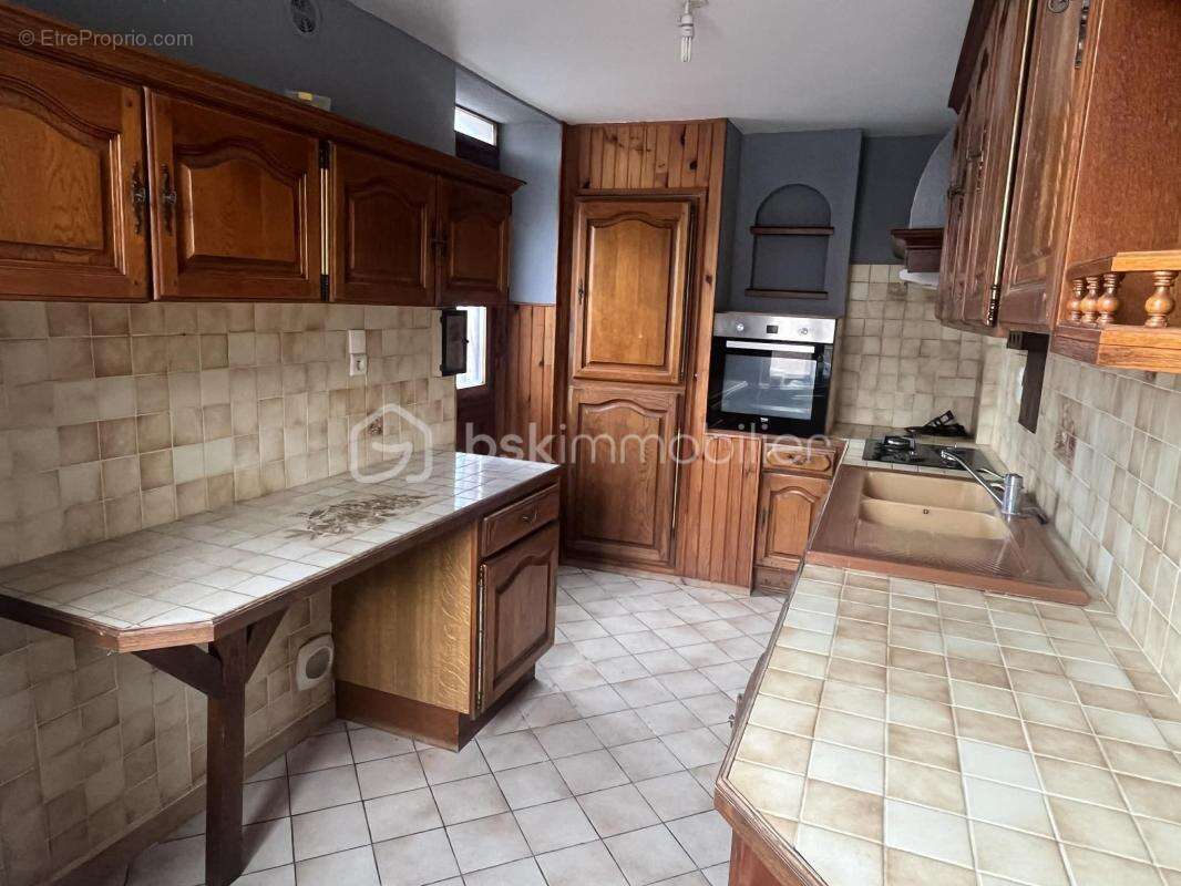 Maison à VILLENEUVE-SUR-YONNE