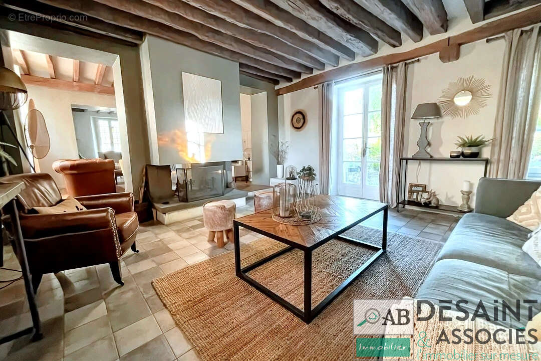 Maison à VILLENEUVE-LE-COMTE