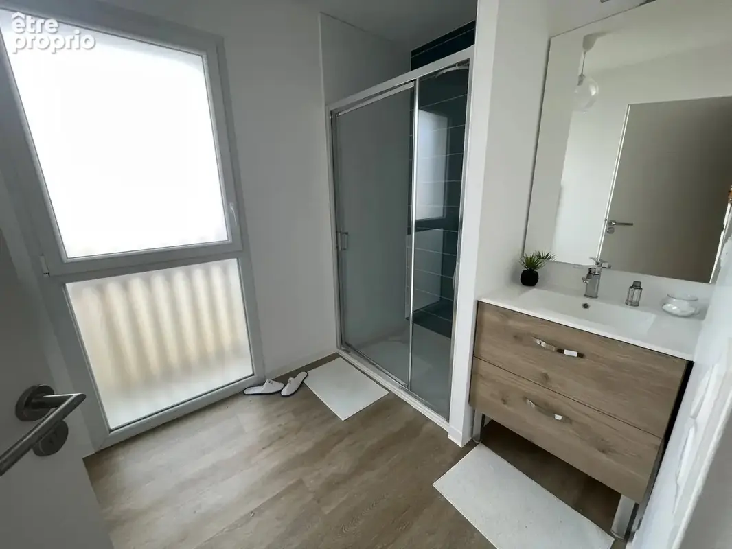 T2 récent avec beau balcon. - photo 2