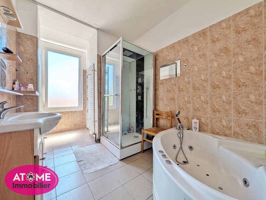 Idéal primo-accédants   Maison familiale de 135,42 m2 avec espace indépendant à Auboué (54580) - photo 8